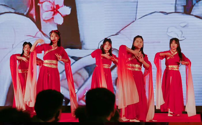 青島巖康塑業(yè) 青島巖康塑業(yè)