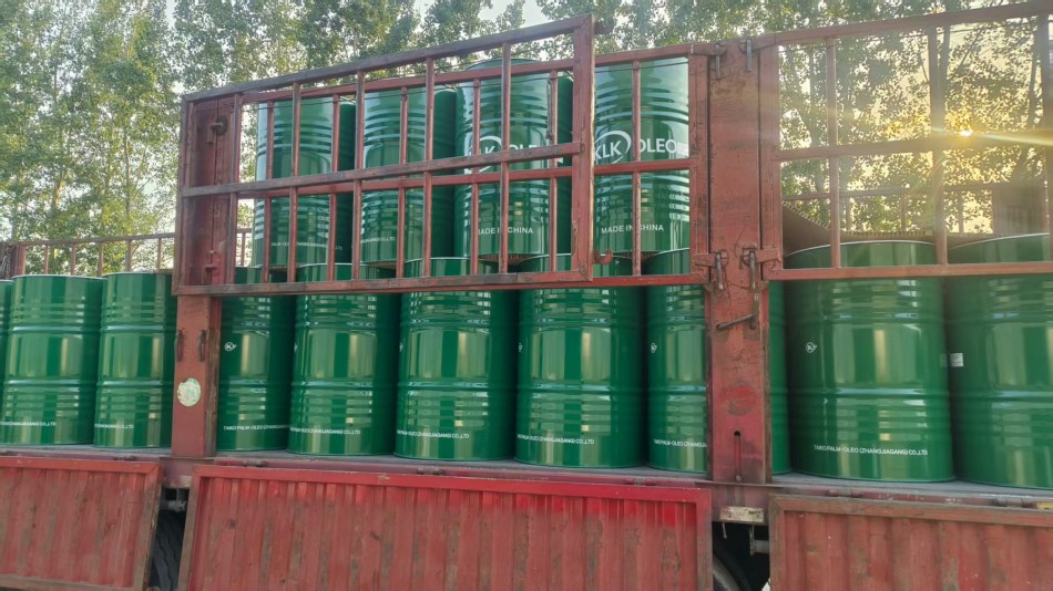 泰柯甘油出貨現(xiàn)場.jpg